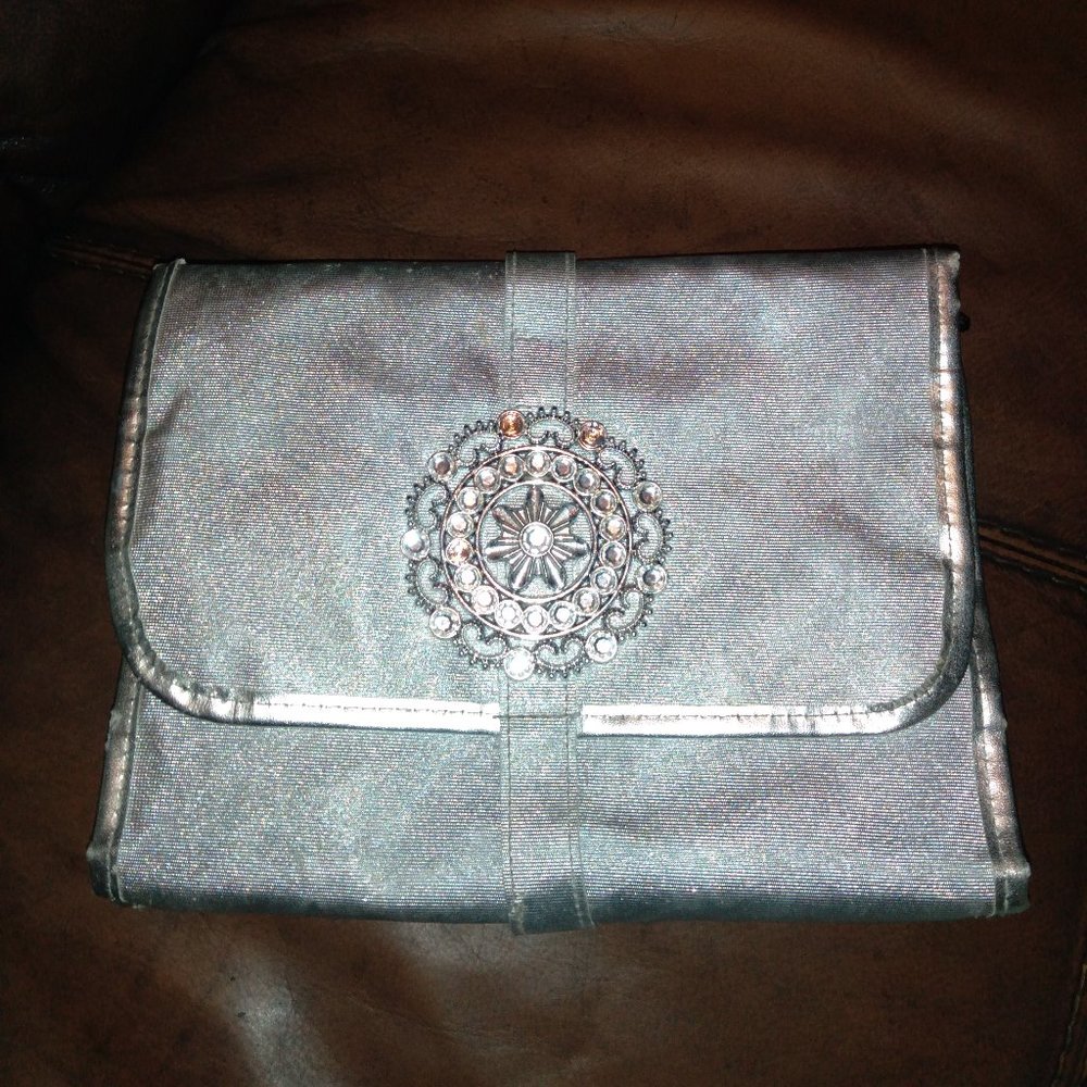 Multi pocket organizer